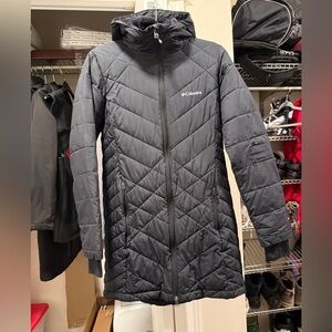 Columbia Women's black mid length puff zip up